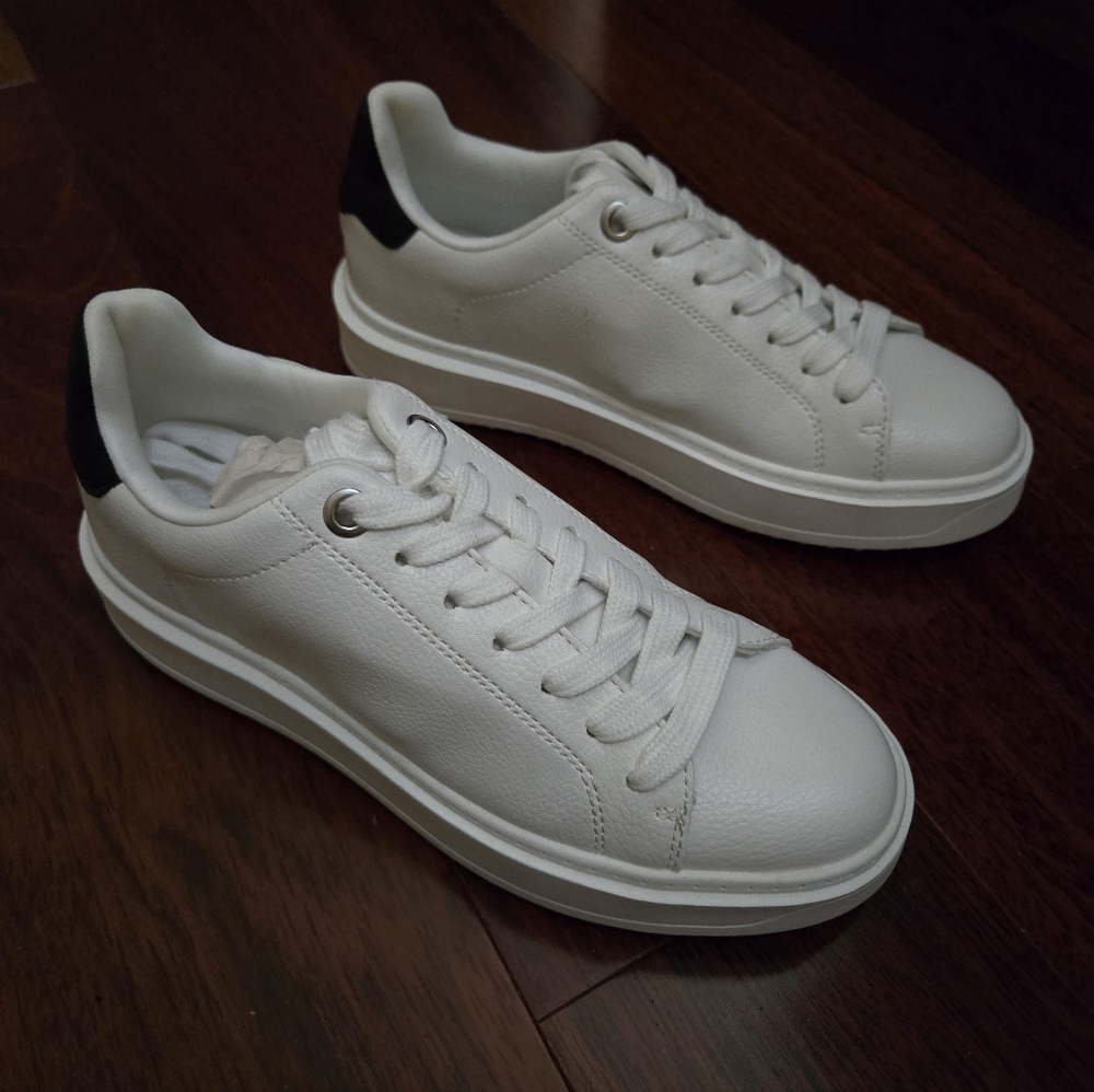 Steve Madden White Women's Low-Top Casual Sneakers Size 5.5